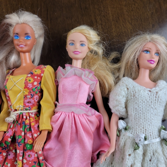 Vintage Barbie Dolls Set of 7 with Accessories - Picture 5 of 16